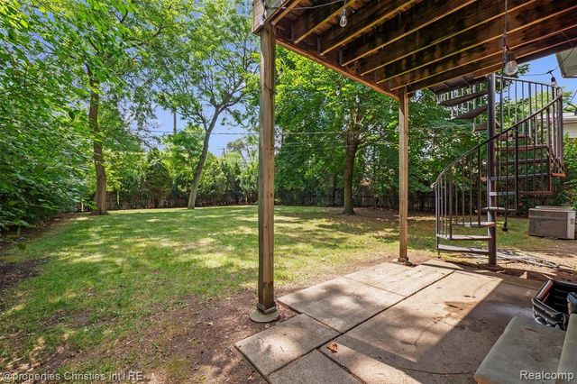 215 Woodsboro Drive, Royal Oak, MI 48067