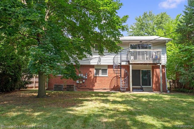 215 Woodsboro Drive, Royal Oak, MI 48067