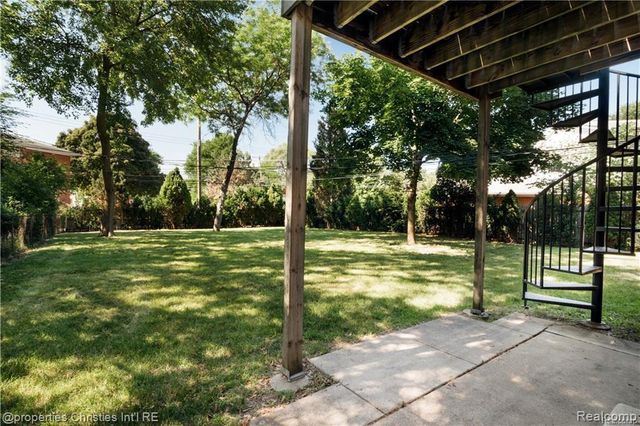 215 Woodsboro Drive, Royal Oak, MI 48067