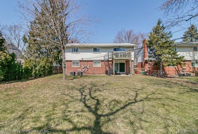 215 Woodsboro Drive, Royal Oak, MI 48067
