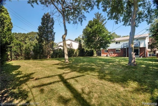 215 Woodsboro Drive, Royal Oak, MI 48067