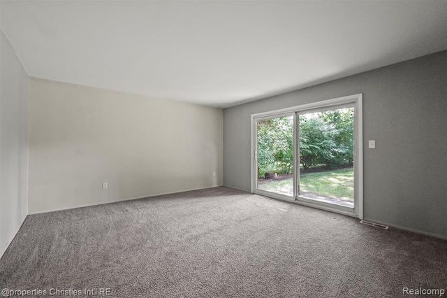 215 Woodsboro Drive, Royal Oak, MI 48067