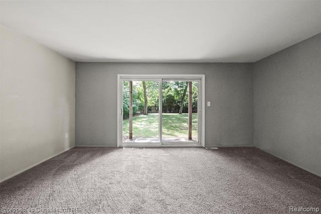 215 Woodsboro Drive, Royal Oak, MI 48067