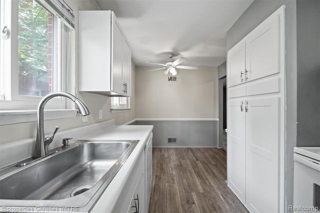 215 Woodsboro Drive, Royal Oak, MI 48067