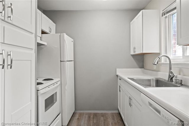 215 Woodsboro Drive, Royal Oak, MI 48067