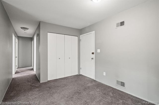 215 Woodsboro Drive, Royal Oak, MI 48067