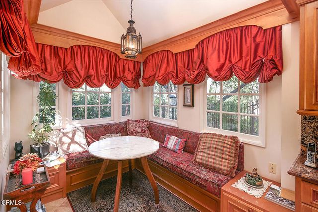 1535 Royal Boulevard, Glendale, CA 91207