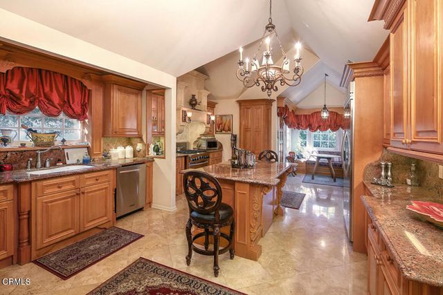 1535 Royal Boulevard, Glendale, CA 91207