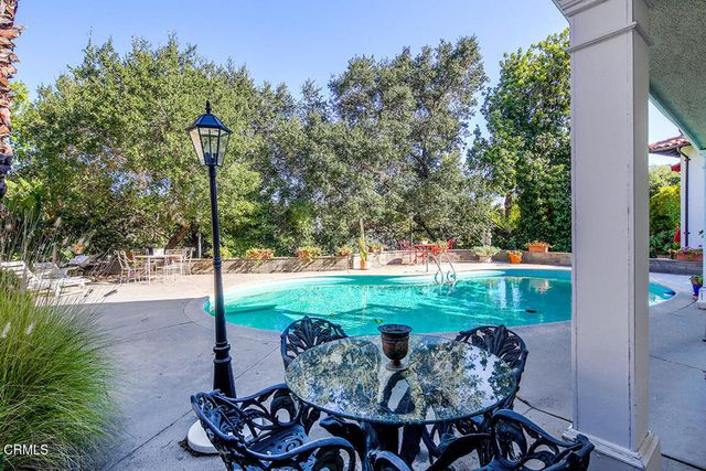 1535 Royal Boulevard, Glendale, CA 91207