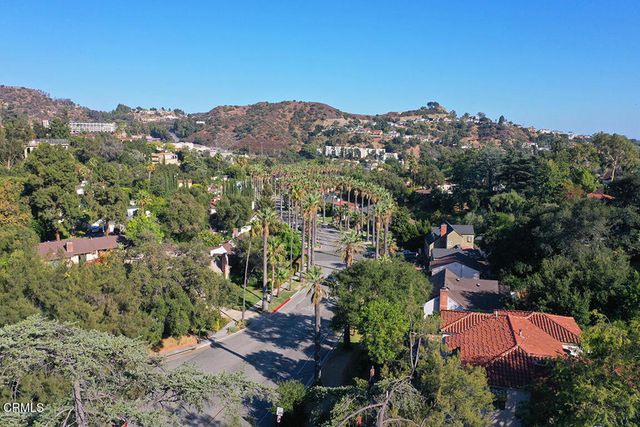 1535 Royal Boulevard, Glendale, CA 91207