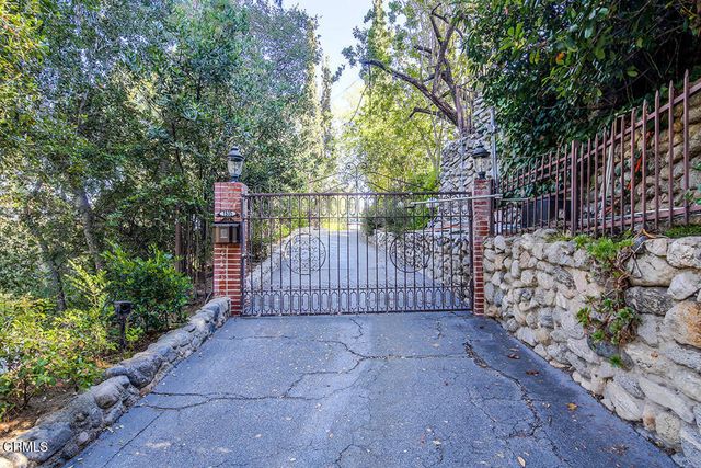 1535 Royal Boulevard, Glendale, CA 91207