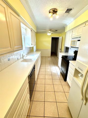 1916 Weymouth Court, Arlington, TX 76013