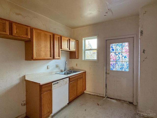 1608 Brewster Avenue, Cincinnati, OH 45207