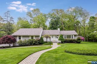 6 Driftway Street, Roseland, NJ 07068