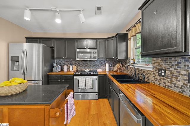 21 Red Shirt Court, Greer, SC 29651
