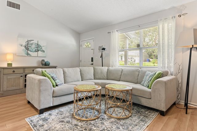 235 Dartmouth Rd, St Augustine, FL 32086