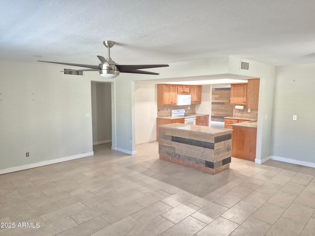 18242 N 66th Avenue, Glendale, AZ 85308