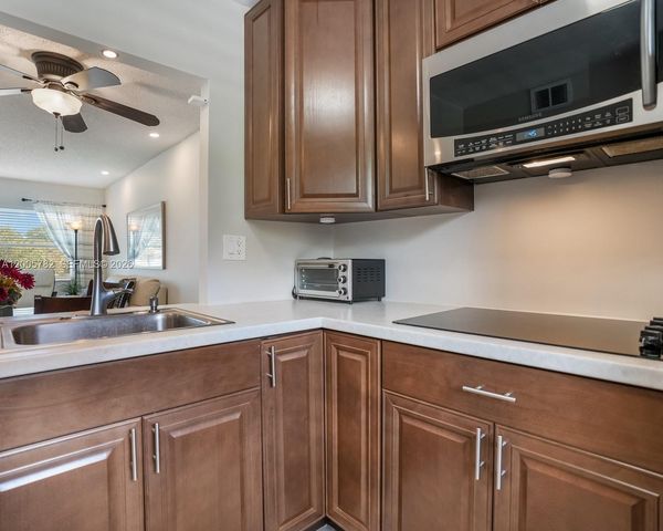 3506 NW 49th Avenue 511, Lauderdale Lakes, FL 33319
