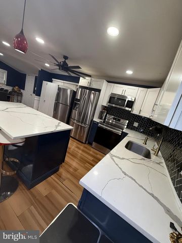 99 KINGWOOD LN, Levittown, PA 19055