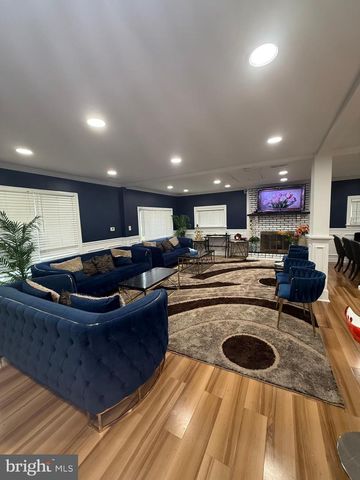 99 KINGWOOD LN, Levittown, PA 19055