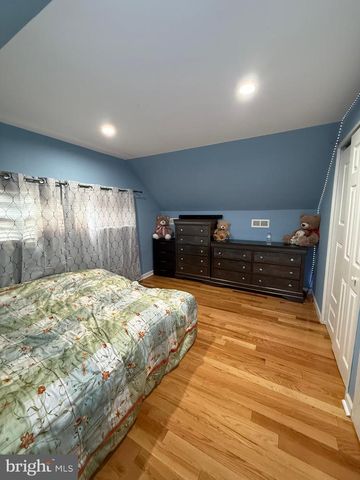 99 KINGWOOD LN, Levittown, PA 19055