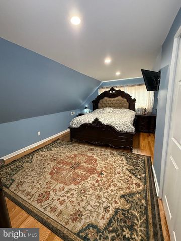 99 KINGWOOD LN, Levittown, PA 19055