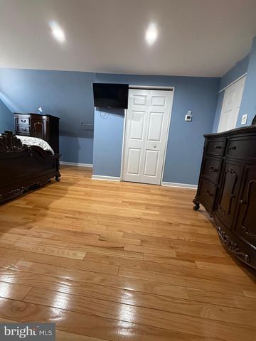 99 KINGWOOD LN, Levittown, PA 19055