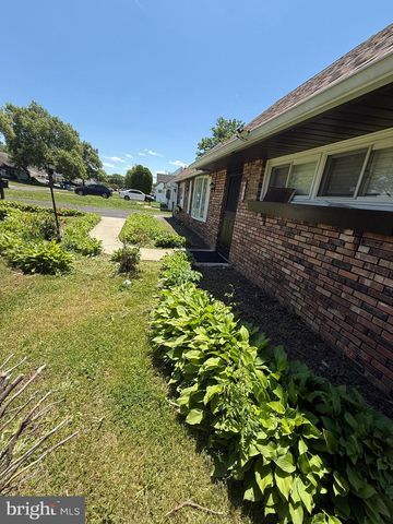 99 KINGWOOD LN, Levittown, PA 19055