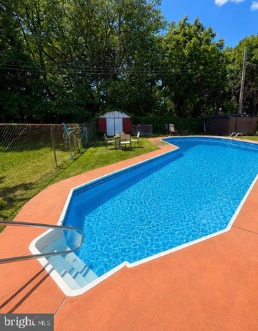 99 KINGWOOD LN, Levittown, PA 19055