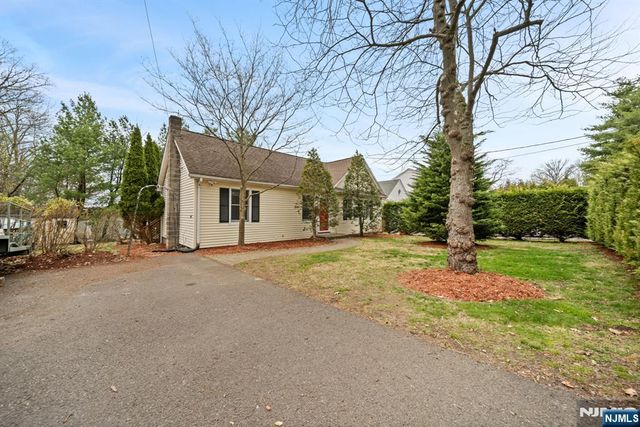 26 Wostbrock Lane, Midland Park, NJ 07432