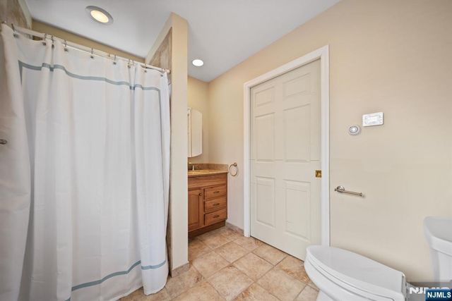 26 Wostbrock Lane, Midland Park, NJ 07432