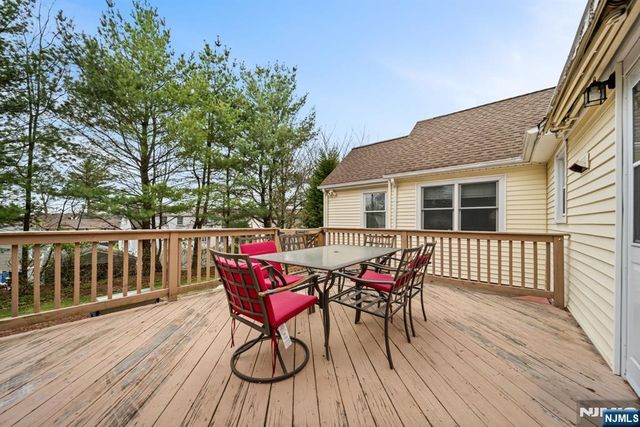 26 Wostbrock Lane, Midland Park, NJ 07432