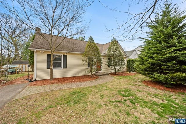 26 Wostbrock Lane, Midland Park, NJ 07432