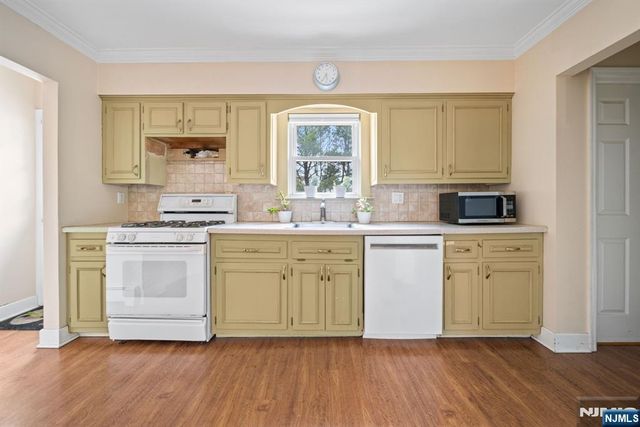 26 Wostbrock Lane, Midland Park, NJ 07432