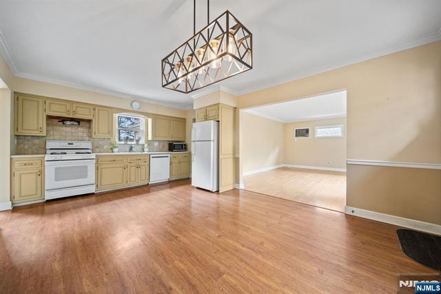 26 Wostbrock Lane, Midland Park, NJ 07432