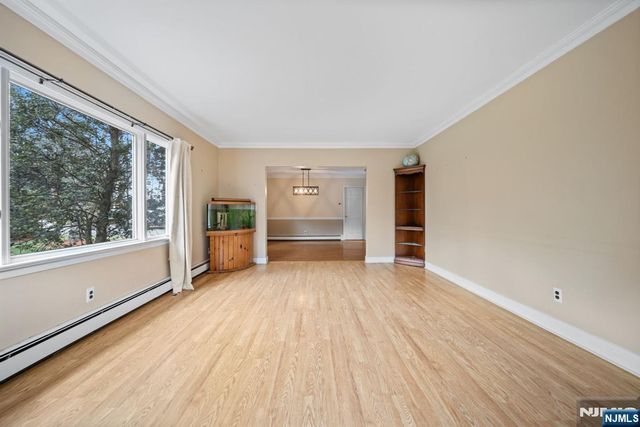 26 Wostbrock Lane, Midland Park, NJ 07432