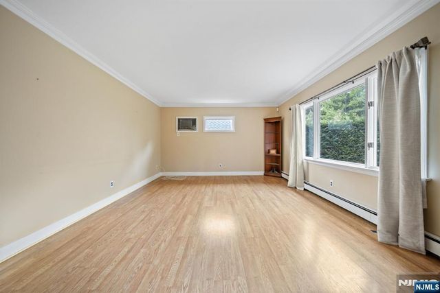 26 Wostbrock Lane, Midland Park, NJ 07432