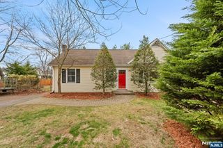 26 Wostbrock Lane, Midland Park, NJ 07432