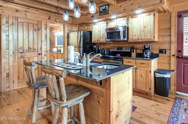 214 Forrest Loop Way, Gatlinburg, TN 37738