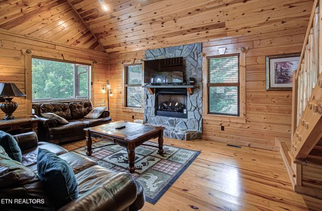 214 Forrest Loop Way, Gatlinburg, TN 37738