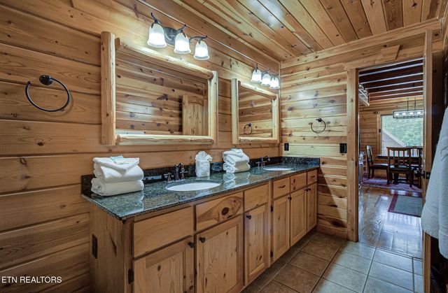 214 Forrest Loop Way, Gatlinburg, TN 37738