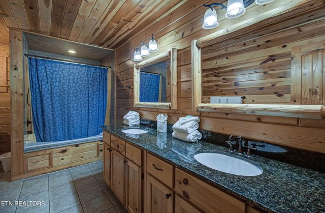 214 Forrest Loop Way, Gatlinburg, TN 37738