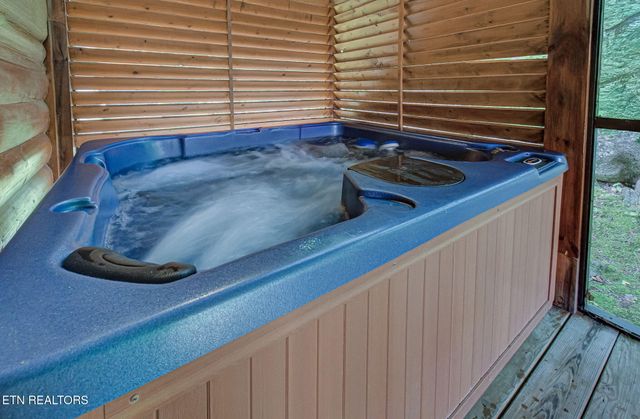 214 Forrest Loop Way, Gatlinburg, TN 37738