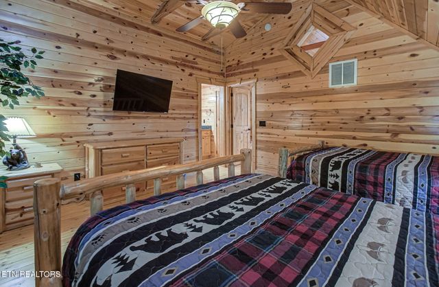 214 Forrest Loop Way, Gatlinburg, TN 37738