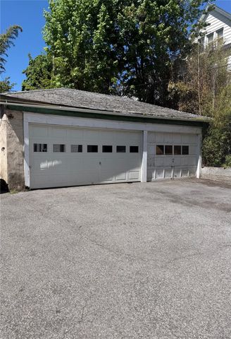 142 N 6th Avenue, Mount Vernon, NY 10550