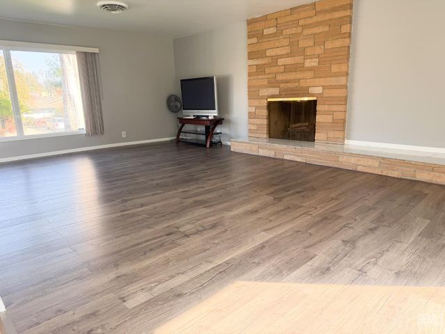 1904 Ridgewood Drive, Bakersfield, CA 93306