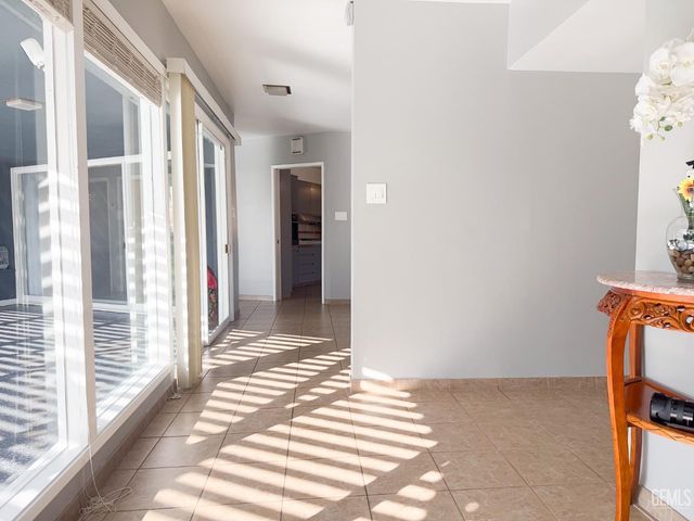 1904 Ridgewood Drive, Bakersfield, CA 93306