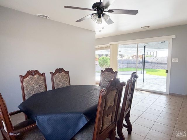 1904 Ridgewood Drive, Bakersfield, CA 93306