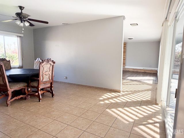 1904 Ridgewood Drive, Bakersfield, CA 93306