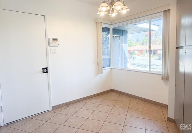 1904 Ridgewood Drive, Bakersfield, CA 93306